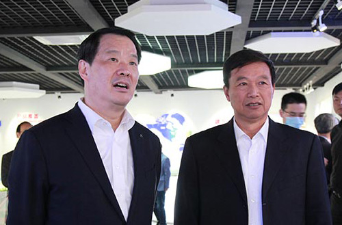 中建材總裁、中國工程院院士彭壽一行蒞臨鵬飛集團(tuán)考察